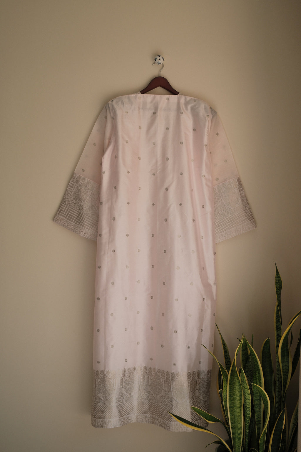 'The Rudaba' in Freshwater Pearl · Silver Gunaa on Paat Silk with Kesa Paat Sleeves