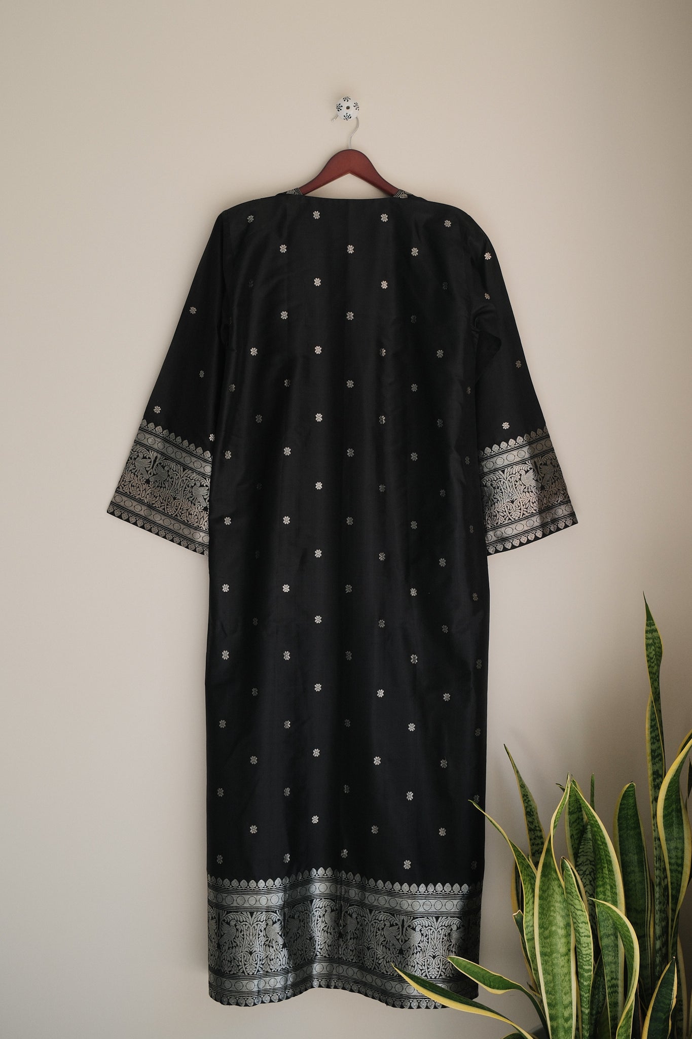 'The Rudaba' in Onyx · Silver Gunaa on Paat Silk